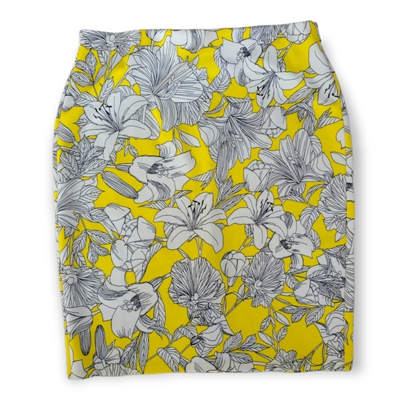 Pencil Skirt with Lillies print - Picture 3 of 4